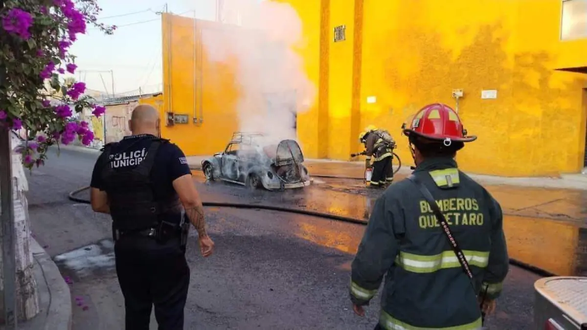 Se incendia auto-PC municipal